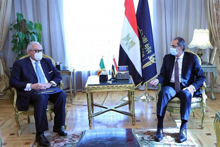 وزير_الاتصالات_يبحث_سبل_التعاون_المشترك_مع_سفير_إيطاليا_بالقاهرة_