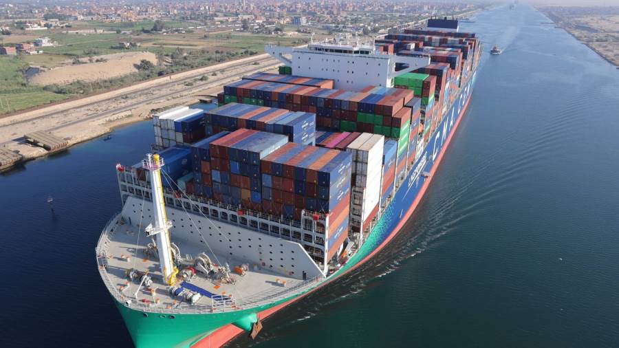 قناة السويس تشهد عبور سفينة الحاويات العملاقة CMA CGM VENDOME