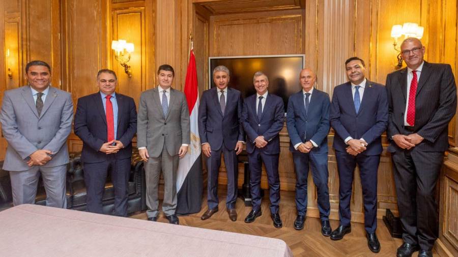 شريف فتحي يلتقي كبار منظمي الرحلات الإيطالية لزيادة السائحين إلى مصر