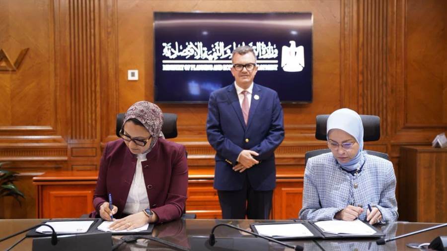 وزير التخطيط يشهد تسوية مديونية محافظة الوادي الجديد لـ «الاستثمار القومي»