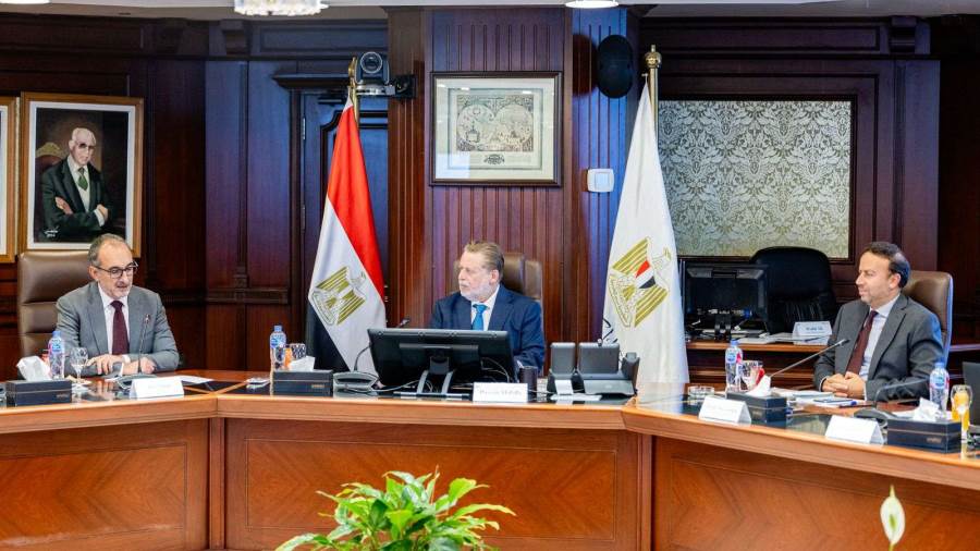 محافظ المركزي يبحث مع المدير الجديد لقسم شمال إفريقيا والقرن الإفريقي بمؤسسة التمويل الدولية سبل التعاون المشترك