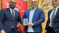 بنك saib يسلم هاتف iPhone 17 للفائز بحملته الترويجية لبطاقاته الائتمانية خلال رمضان