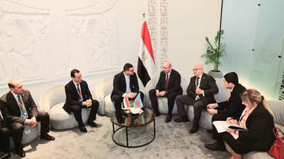 وزير الإسكان يستعرض التجربة العمرانية المصرية على نظيره الأذربيجاني والوفد المرافق له 