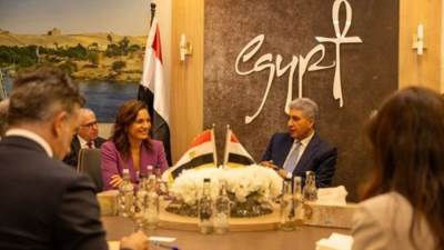 وزيرة سياحة اليونان تزور الجناح المصري في بورصة لندن WTM2024