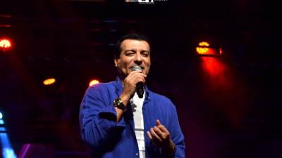 بالصور .. ايهاب توفيق يشعل مسرح البالون بحفل كامل العدد 