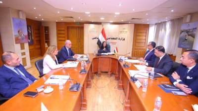  وزيرة التضامن الاجتماعي تجتمع بمجلس إدارة صندوق "عطاء" بتشكيله الجديد برئاسة شريف سامي