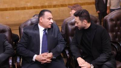 بالصور .. نجوم الفن والرياضة  يواسون حمادة هلال في عزاء والد زوجته بالتجمع الخامس 