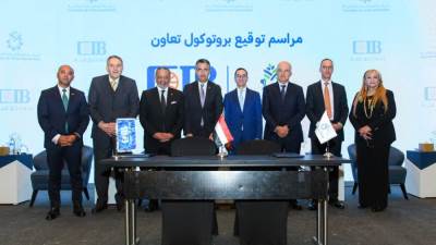 "التجاري الدولي"  الداعم الأول للمصنعين ضمن خطة الدولة لرفع الصادرات إلى 100 مليار دولار 