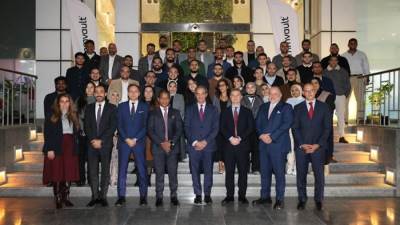  وزير الاتصالات يفتتح مركز تميز شركة "كومفولت" العالمية بالقاهرة