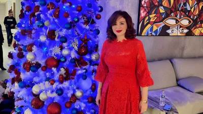 بالصور .. الهام شاهين تحتفل بالكريسماس مع كارول سماحة وزوجها وسميرة سعيد 