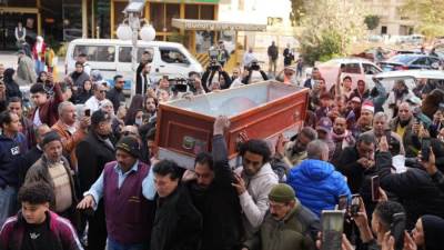 بالصور .. مطربو الأغنية الشعبية يودعون أسطورة الغناء الشعبي أحمد عدوية بالدموع 