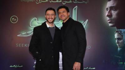 بالصور .. عصام عمر وركين سعد يحتفلان بالعرض الخاص ل" البحث عن منفذ لخروج السيد رامبو " 