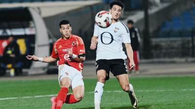 الأهلي يهزم الجونة بثنائية ويحافظ على صدارة في الدوري 