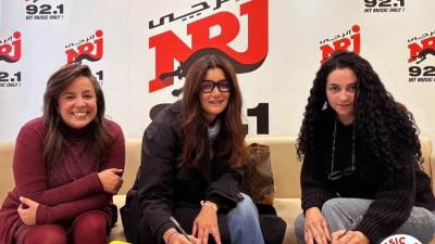 بالصور .. غادة عادل تتعاقد على المسلسل الاذاعي " اللمبة الزرقا " 