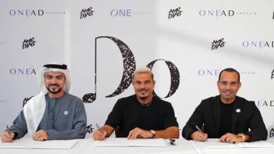 بالصور .. عمرودياب يطلق سلسلة فنادق " دو بوتيك هوتيلز" بالتعاون مع وان للتطوير العقاري تمزج الموسيقى بالذكاء الاصطناعي 