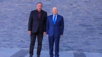 أبو ريدة يهنئ الخطيب بمناسبة استقبال كأس العالم للأندية وتصميم الاستاد