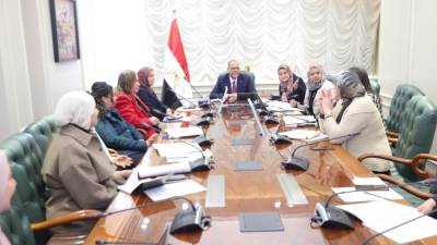 وزير العمل يترأس اجتماع اللجنة التوجيهية للخطة الوطنية لتعزيز المساواة بين الجنسين