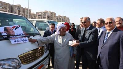 البنك الزراعي يسلم 78 سيارة ميكروباص ضمن مبادرة إحلال السيارات بالمنيا