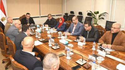 وزير الإسكان يستعرض ملفات العمل وأوجه التعاون مع بنك التعمير والإسكان