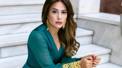 هند صبري وليلى علوي وأمير رمسيس يلتقون الرئيس الفرنسي بحفل استقبال السفارة الفرنسية 