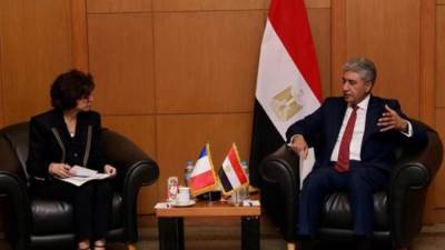 وزير السياحة يعقد اجتماعا مع وزيرة الثقافة الفرنسية لبحث أطر التعاون