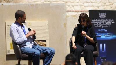 ريهام عبد الغفور : السوشيال ميديا تركت أثرا نفسيا علي وهي مؤذية 