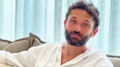 كريم محمود عبد العزيز في البوستر الدعائي الأول لمسلسله " مملكة الحرير " 