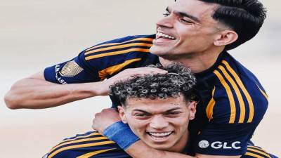 الأهلي يحقق فوزا صعبا على سيراميكا ويعزز صدارته للدوري 