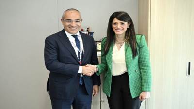 المشاط تعقد اجتماعات مع ممثلي الحكومات والمؤسسات الدولية خلال منتدى البنك الأوروبي