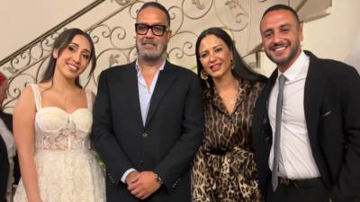 بالصور ... خالد سامي العدل يحتفل بخطوبته بحضور أسرة العدل 