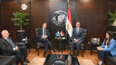 الخطيب: مصر تمتلك فرصا استثمارية متميزة أمام دوائر الأعمال السويدية