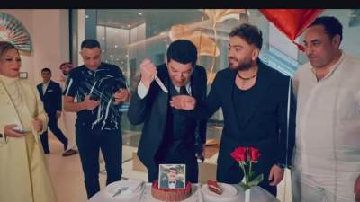 بالصور .. تامر حسني يحتفل بعيد ميلاد باسم سمرة معلقا " السلاح يطول ياعم " 