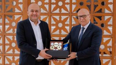 سعيد زعتر يسلم راية القيادة التنفيذية لمجموعة كونتكت إلى جون سعد