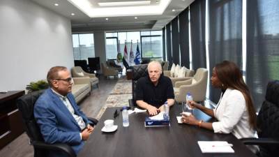 أبو ريدة يلتقي مدير الاتحادات الأعضاء بالكاف  