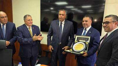 اتحاد بنوك مصر يكرّم القطاع القانوني بالبنك التجاري الدولي – مصر تقديرا لمساهماته في دعم النزاعات القضائية المصرفية