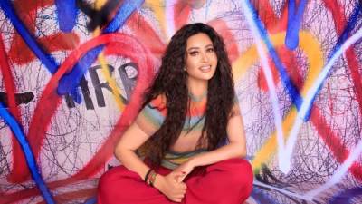 بالصور .. لطيفة تشوق الجمهور لآألبومها الجديد " قلبي ارتاح " 