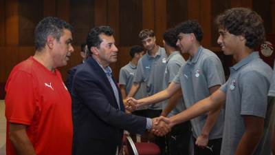 وزير الشباب والرياضة يزور معسكر منتخب 17سنة ويطمئن على استعداداته لكأس العالم