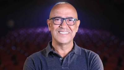 هشام عباس أولى مفاجآت أشرف عبد الباقي في "سوكسيه" بالساحل الشمالي