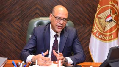وزير العمل : لن يتم السماح بعمل أي أجنبي بدون ترخيص..ونهيب بالشركات والوافدين بتقنين الأوضاع