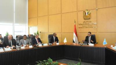 وزير الإسكان يتابع موقف مشروعات "حياة كريمة" بمحافظة أسوان