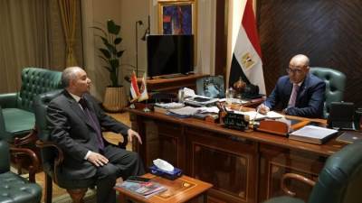 وزير العمل يلتقى رئيس الجالية المصرية بالقصيم .. وتعاون مع الشركات السعودية لتوفير فرص عمل 