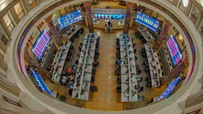 تباين مؤشرات البورصة المصرية بمنتصف تعاملات الثلاثاء 2-9-2025