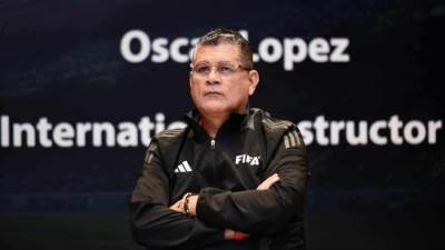 أوسكار رويز يجتمع بحكام الدورى الممتاز قبل انطلاق الجولة السادسة 