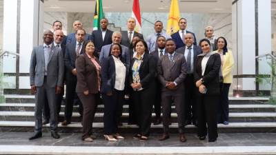 "المركزي" يستضيف وفدا من جنوب إفريقيا للتعرف على التجربة الرائدة في إنشاء دار الطباعة ومركز النقد