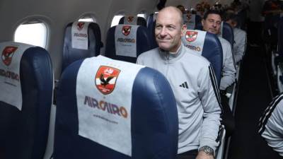 بعثة الأهلي تغادر مطار القاهرة إلى بوروندي