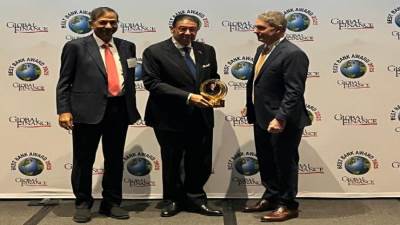 "جلوبال فاينانس" تمنح هشام عز العرب جائزة الإنجاز مدى الحياة