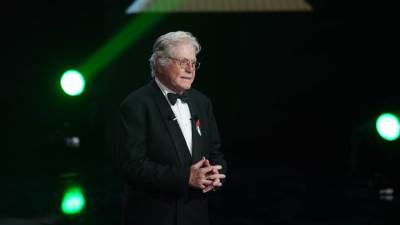 حسين فهمي من مهرجان الجونة السينمائي : السينما كانت تساهم في تحريك المشاهدين والتكنولوجيا جعلنا مجرد مشاهدين 