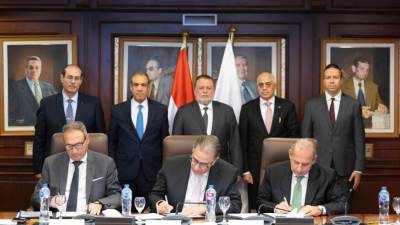 محافظ المركزي ووزير الخارجية يشهدان إطلاق مبادرة " افتح حسابك في مصر"