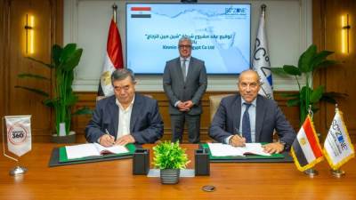 المنطقة اقتصادية قناة السويس توقع عقد مشروع صيني لإنتاج الزجاج بالعين السخنة باستثمارات تتجاوز 70 مليون دولار 