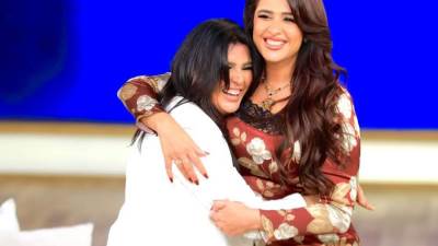 بالصور .. ياسمين عبد العزيز تروج لحلقتها مع منى الشاذلي في معكم 